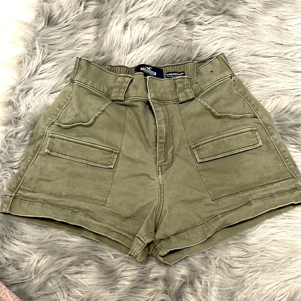 Hollister Ultra High Rise Mom Shorts